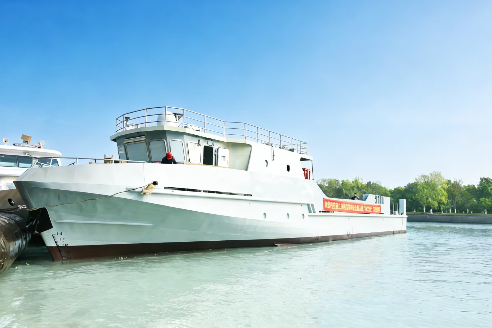 省二輕集團牽頭研制的全國首型百噸級海上通用無人船成功吉水