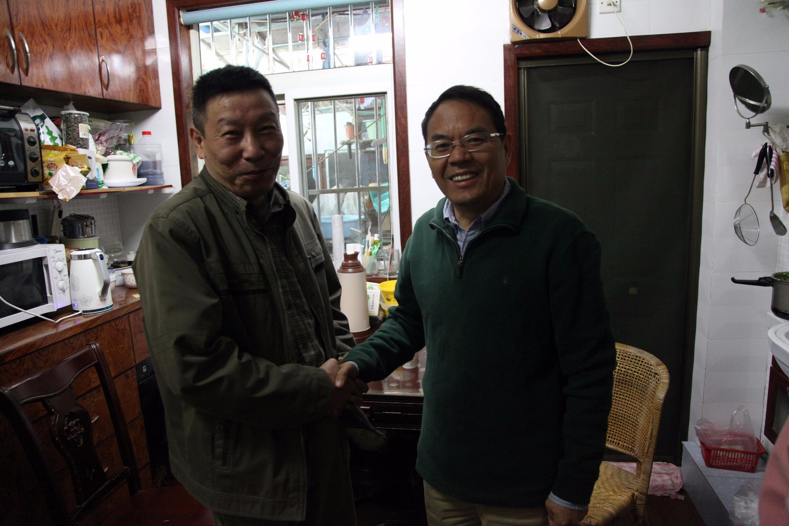 1509498938884946.jpg 握手.jpg