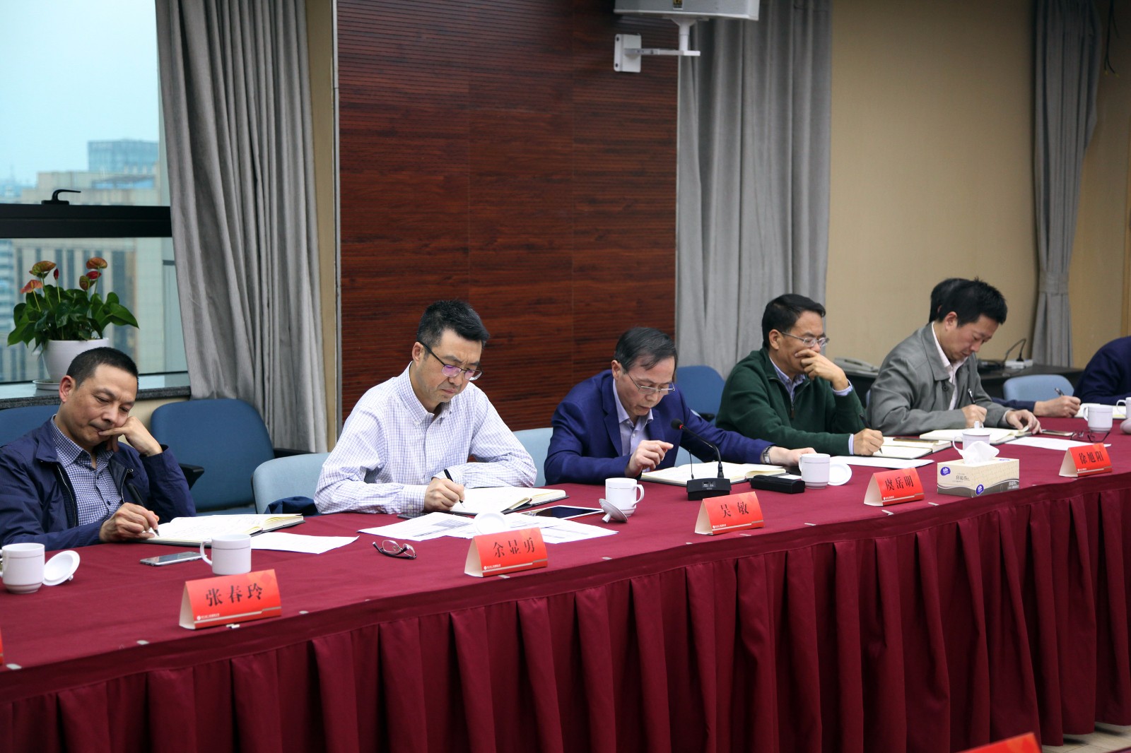 1509517405199964.jpg 領導班子.jpg