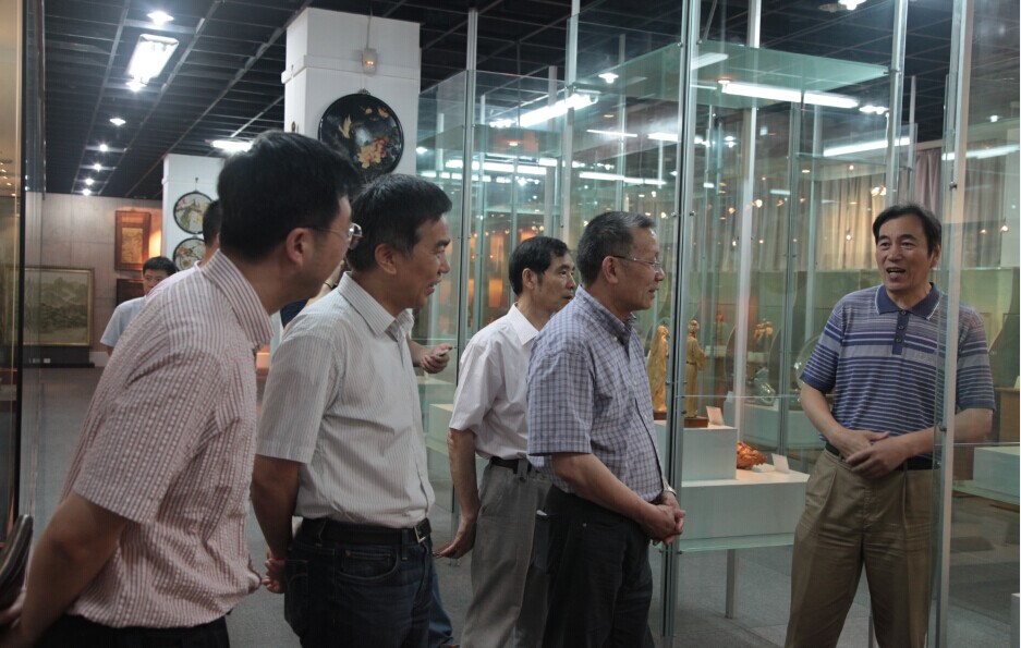 省政協副主席陳加元來我司調研