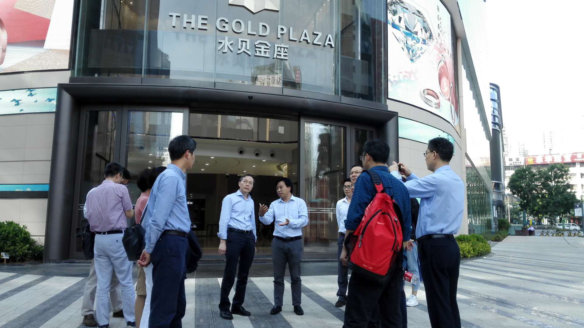 集團公司黨委書記、總經理虞岳明帶隊考察深圳工藝美術行業