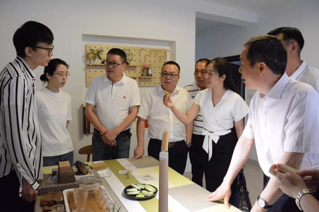 集團公司黨委書記總經理虞岳明一行赴青田考察石雕產業