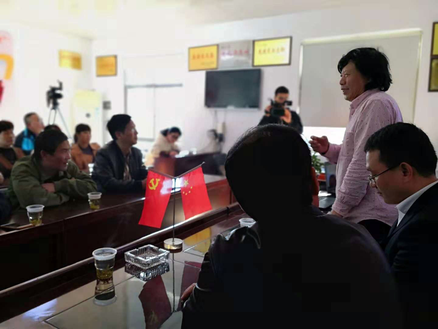 專家入村傳技藝 智力扶貧興產業