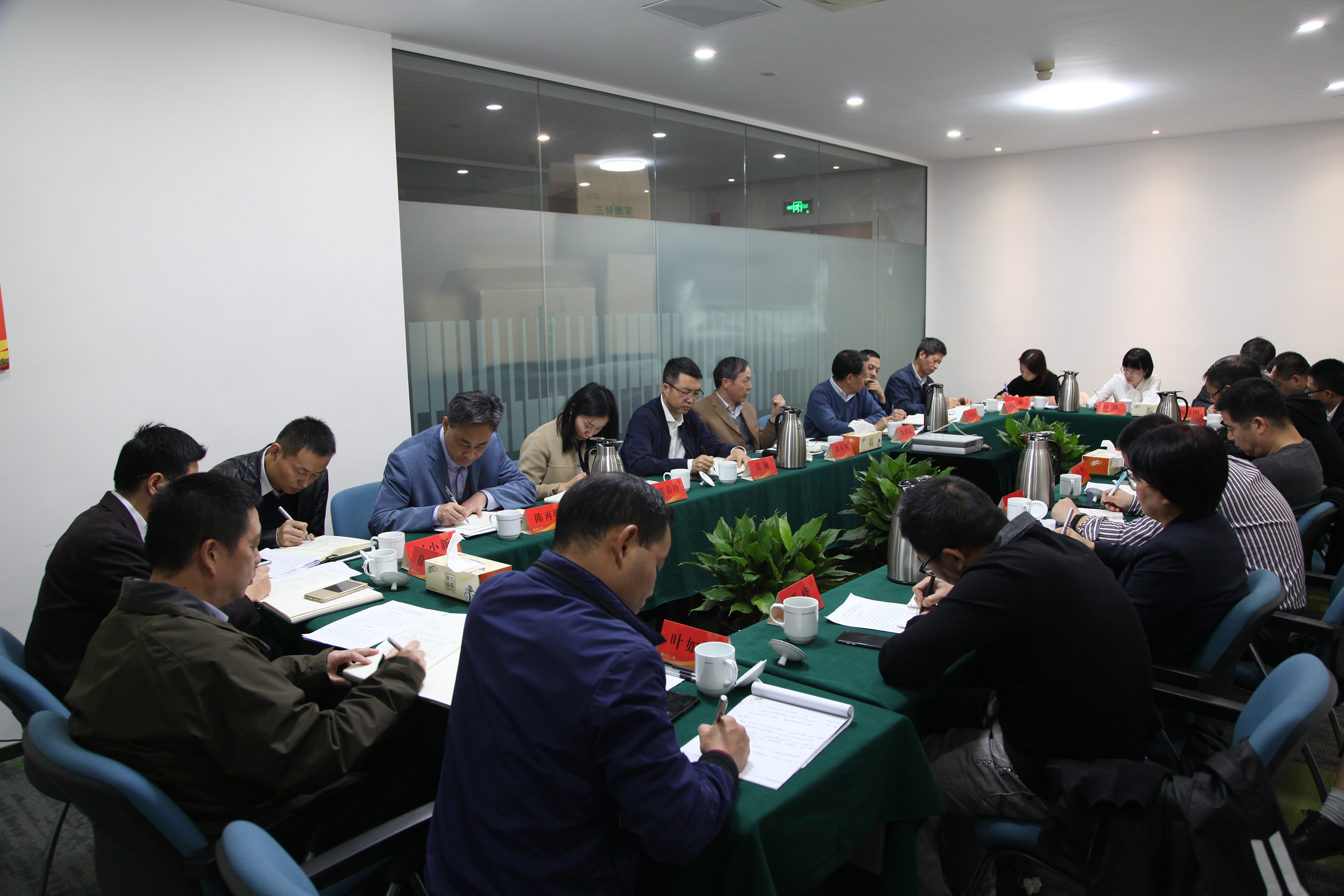 集團公司召開月度總經理辦公會議