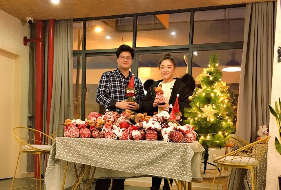 濃情圣誕 溫暖你我 — 商業公司青年公寓