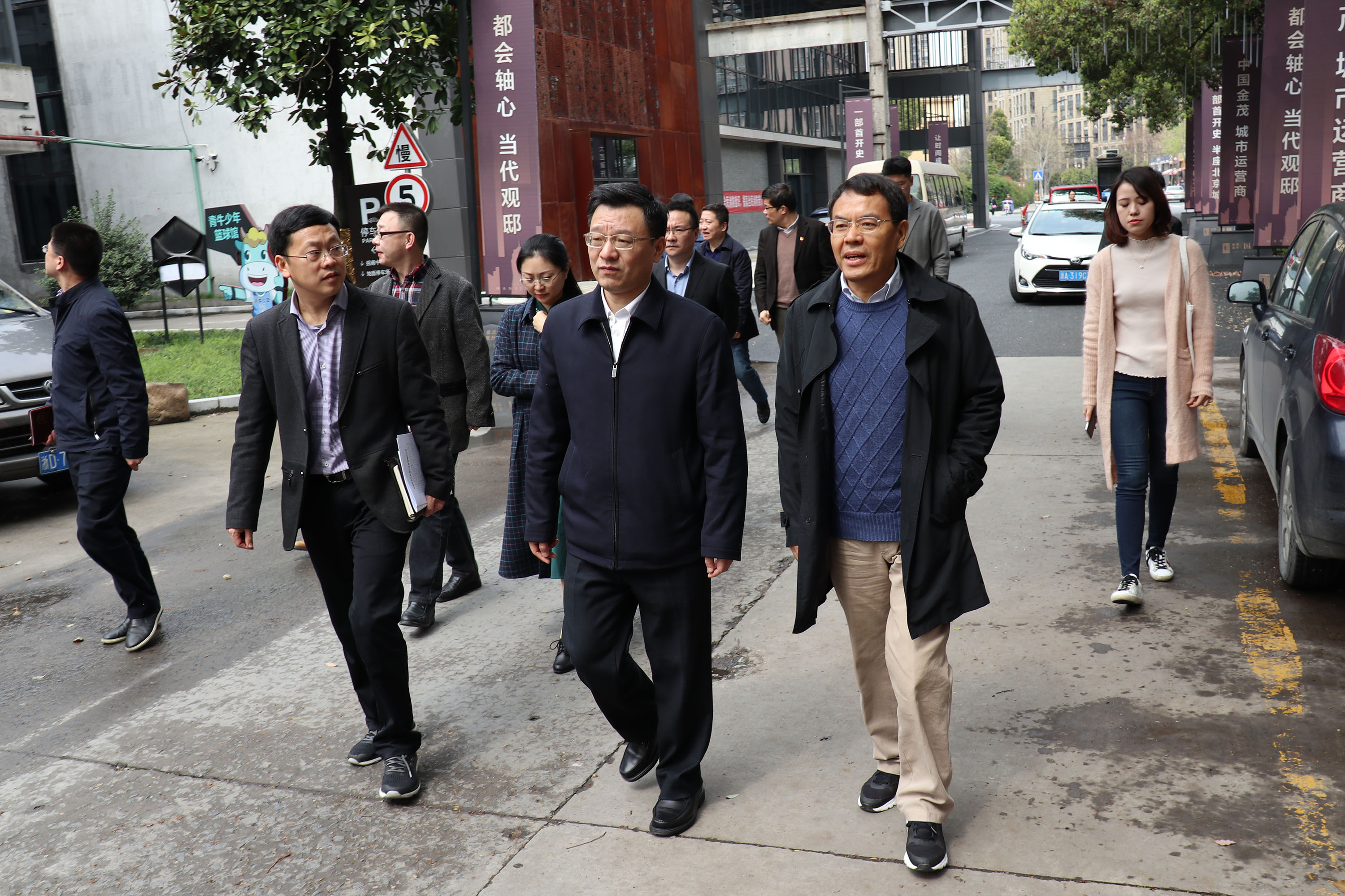 拱墅區區委書記朱建明一行蒞臨信聯文創園調研考察