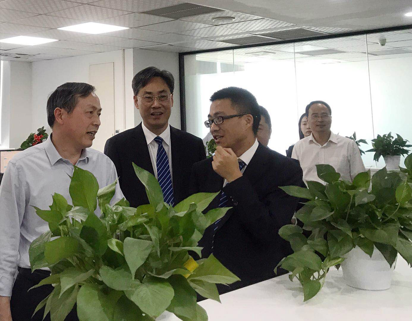 同啟新平臺 齊跑新征程 共逐新夢想 —— 集團公司黨委書記董事長虞岳明一行到廣杰公司調研