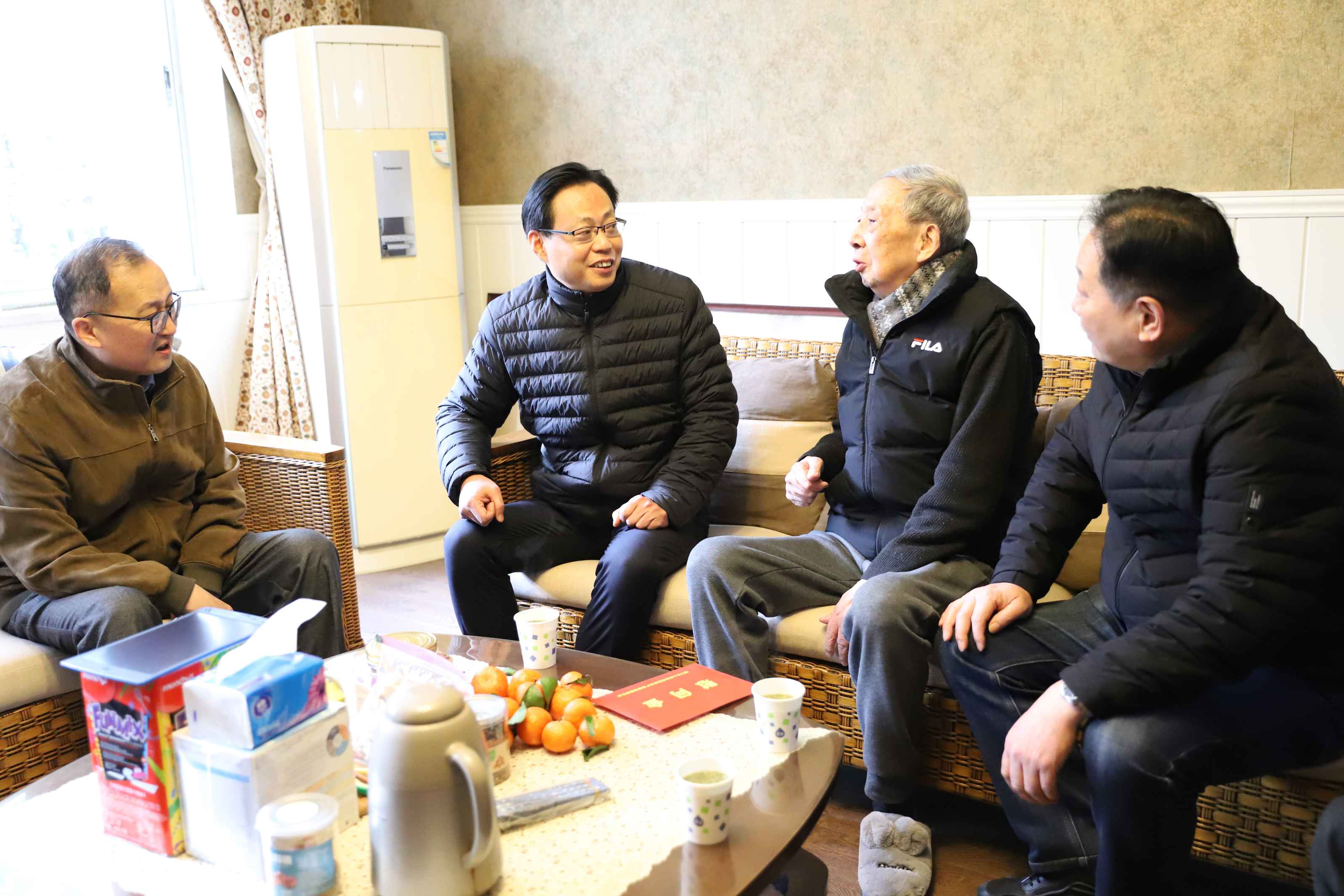 省國資委黨委委員、副主任劉盛輝到省二輕集團開展年度黨建工作檢查考核和“三服務”活動