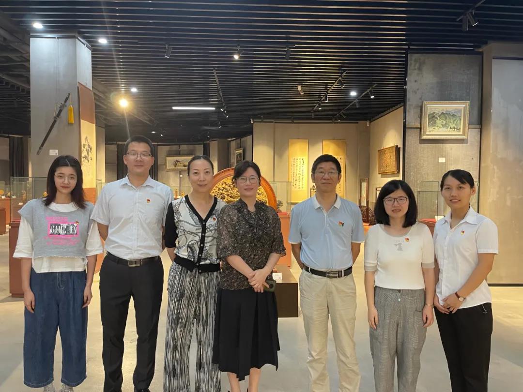 商業公司赴工藝品公司參觀交流共促黨建