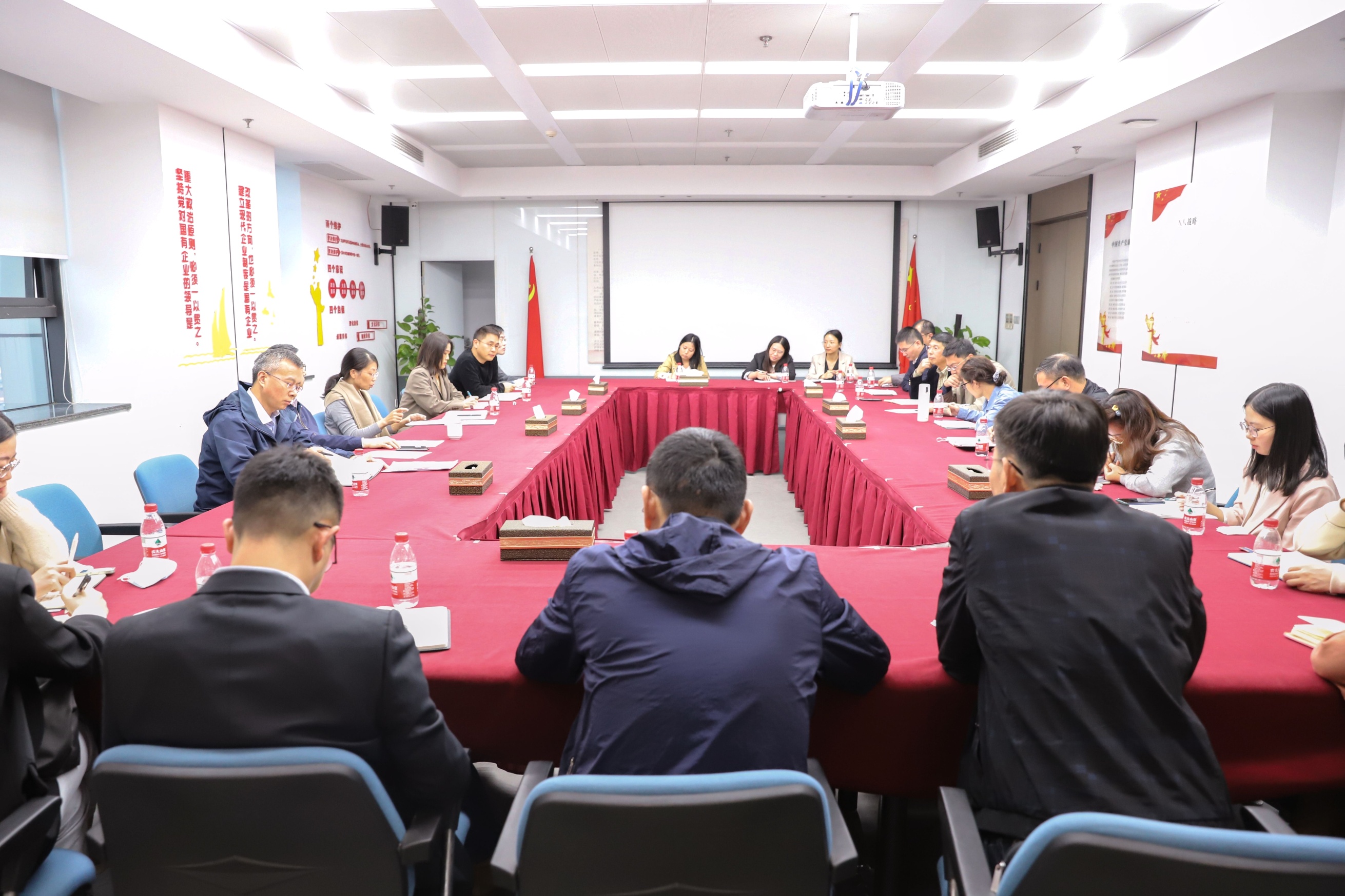 省二輕集團召開法律風險防范工作會議 吳敏出席并講話