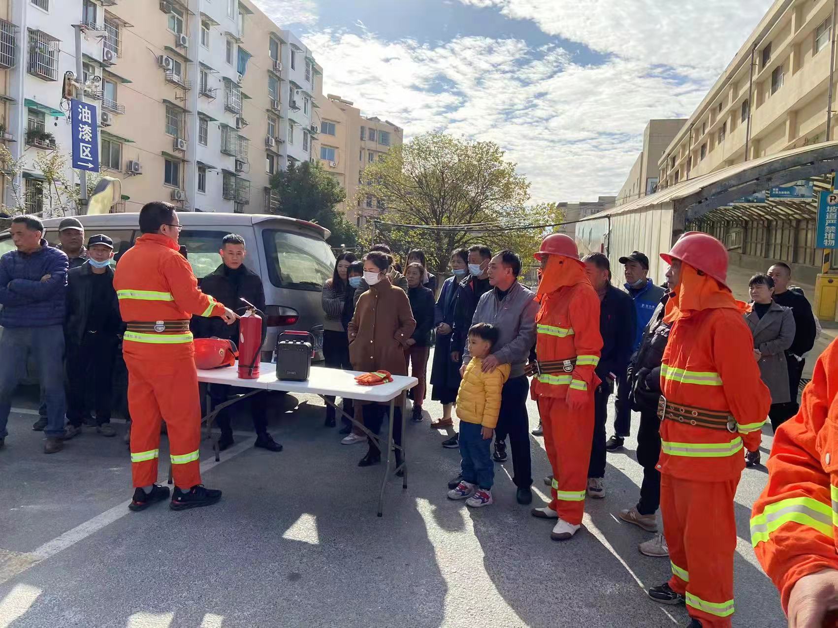 商業(yè)公司開(kāi)展消防安全系統(tǒng)活動(dòng)