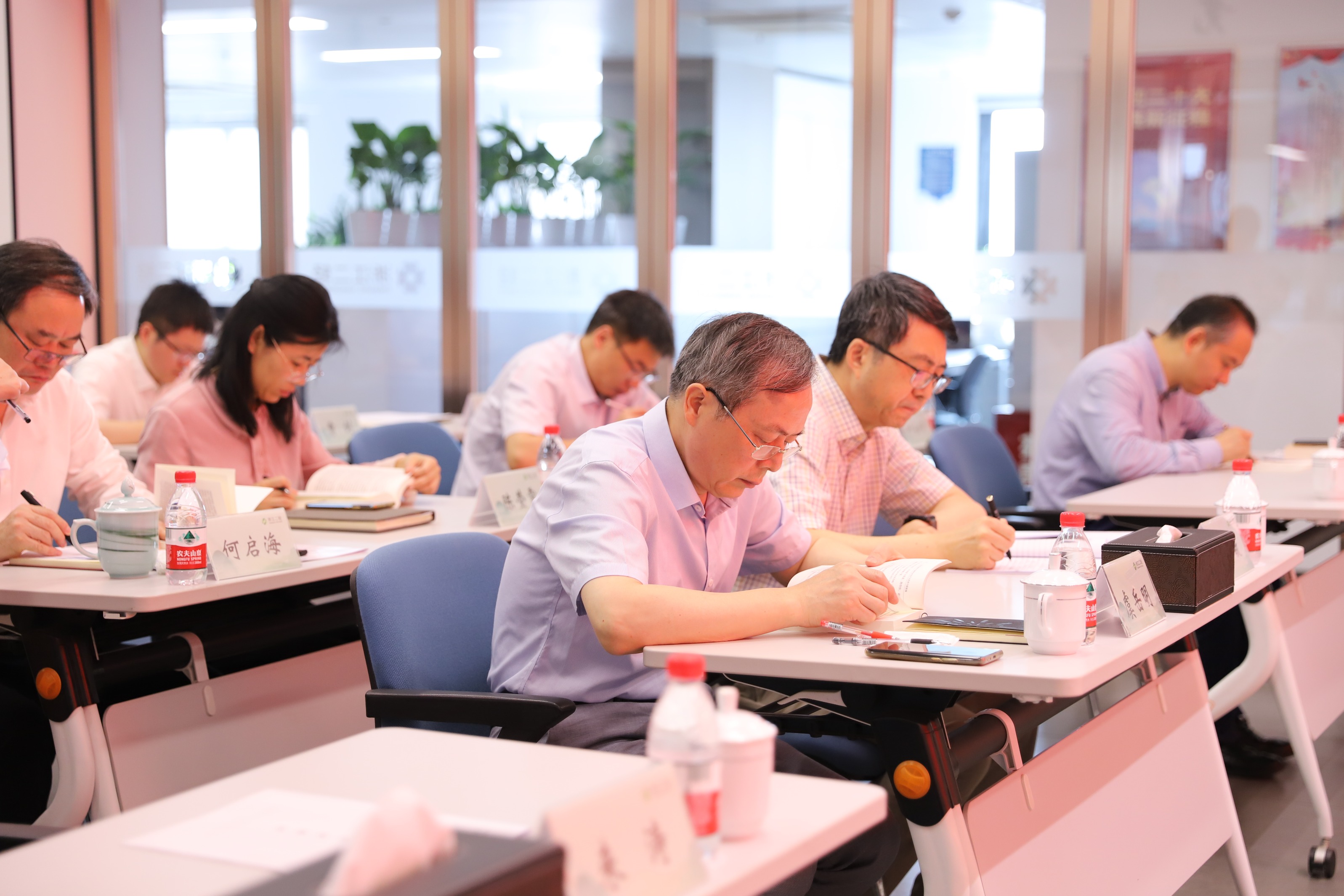 學出絕對忠誠 學出使命擔當 省二輕集團舉辦主題教育讀書班