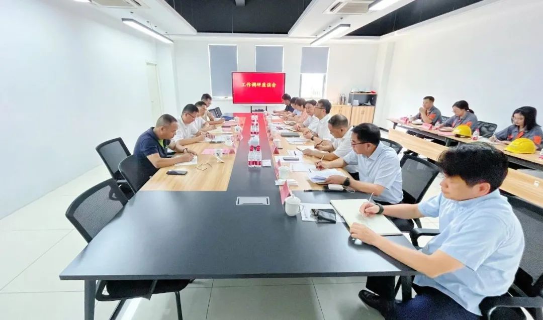 省國資委黨委委員、副主任陳孝一行到省二輕集團(tuán)申達(dá)機器公司調(diào)研指導(dǎo)