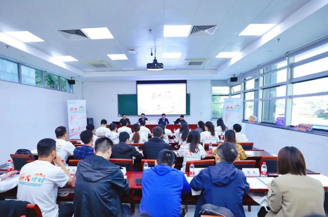 省二輕集團“薪火計劃”——優(yōu)秀青年骨干訓(xùn)練營開班