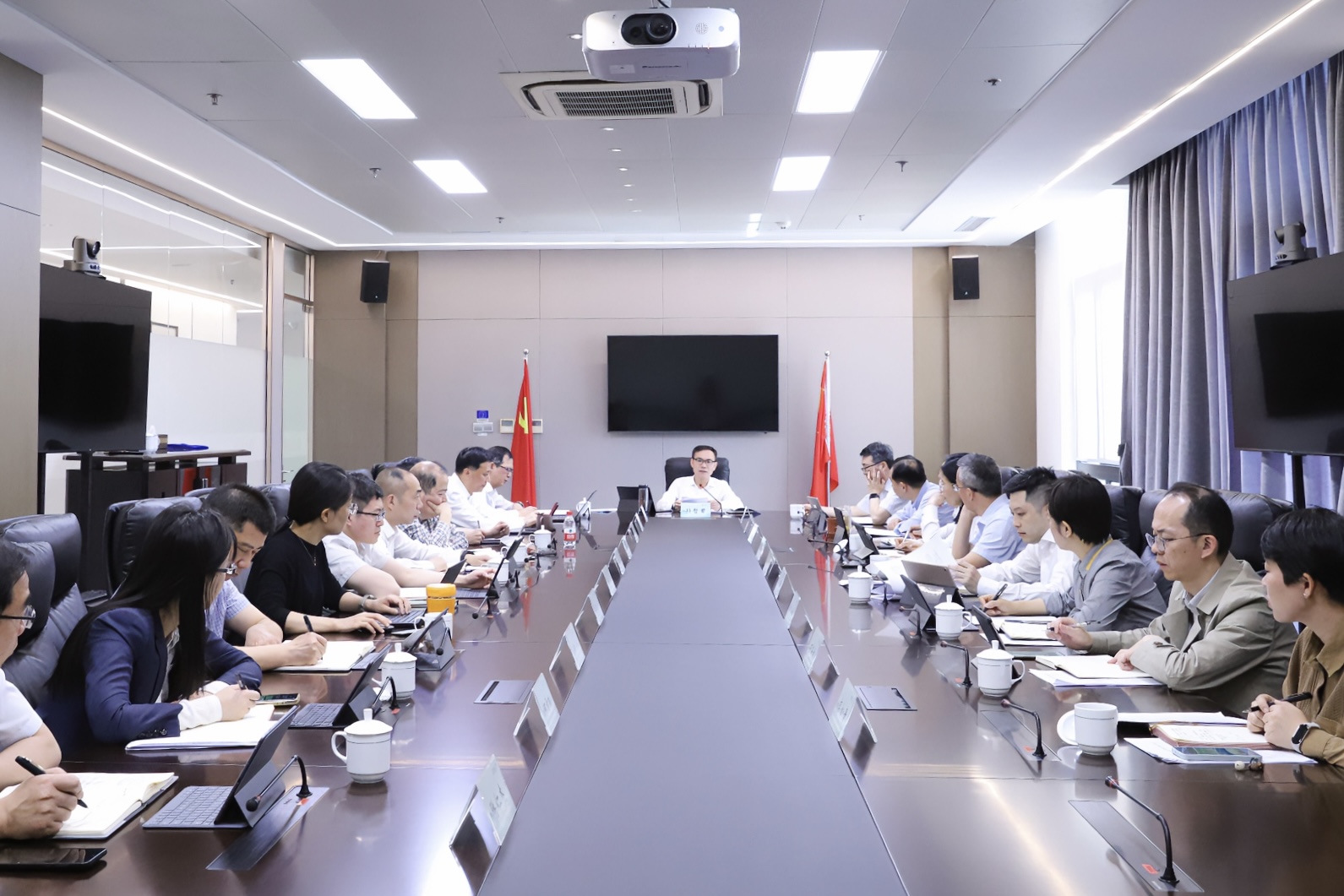 省二輕集團傳達學習習近平總書記有關加強文化遺產保護傳承弘揚中華優秀傳統文化的重要論述精神