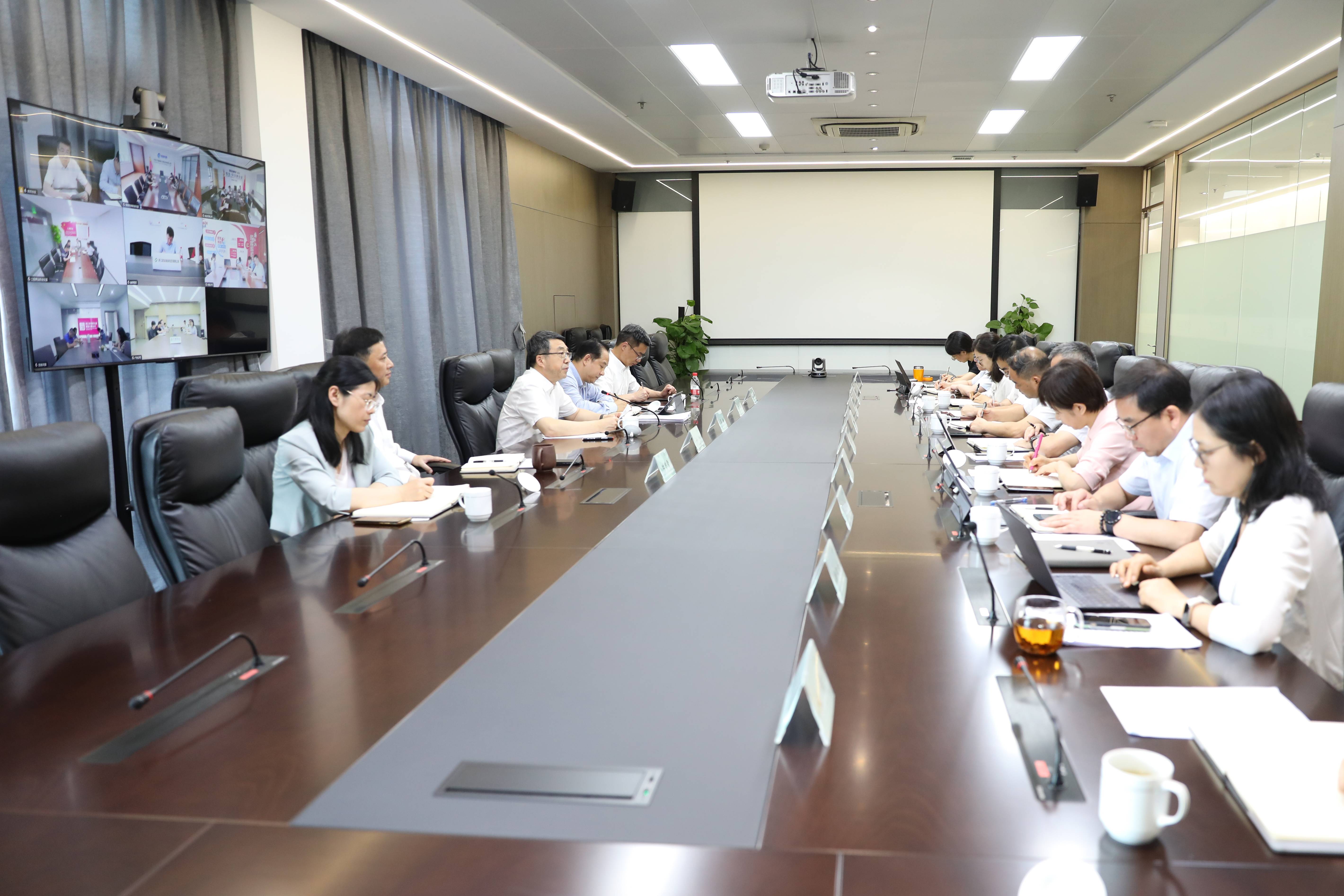 省二輕集團召開5月經營形勢分析會