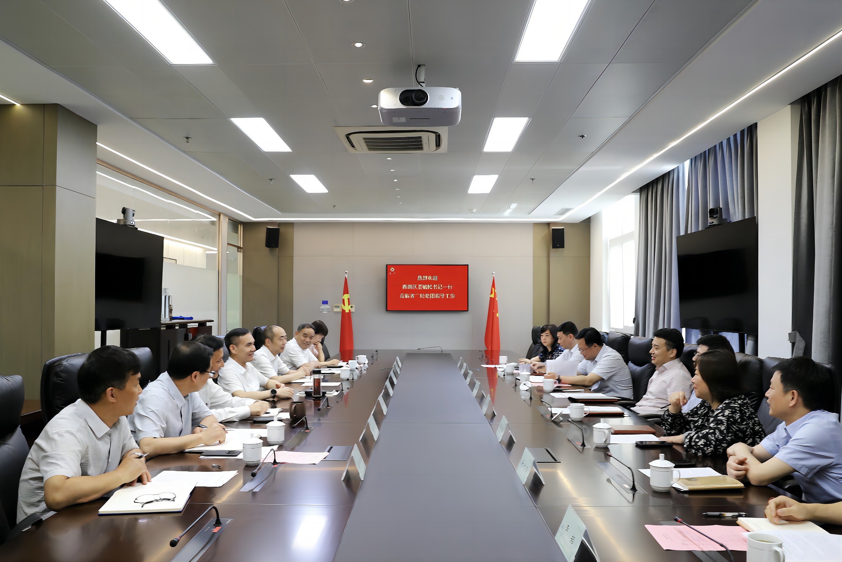 孫哲君與西湖區委書記董毓民一行座談交流