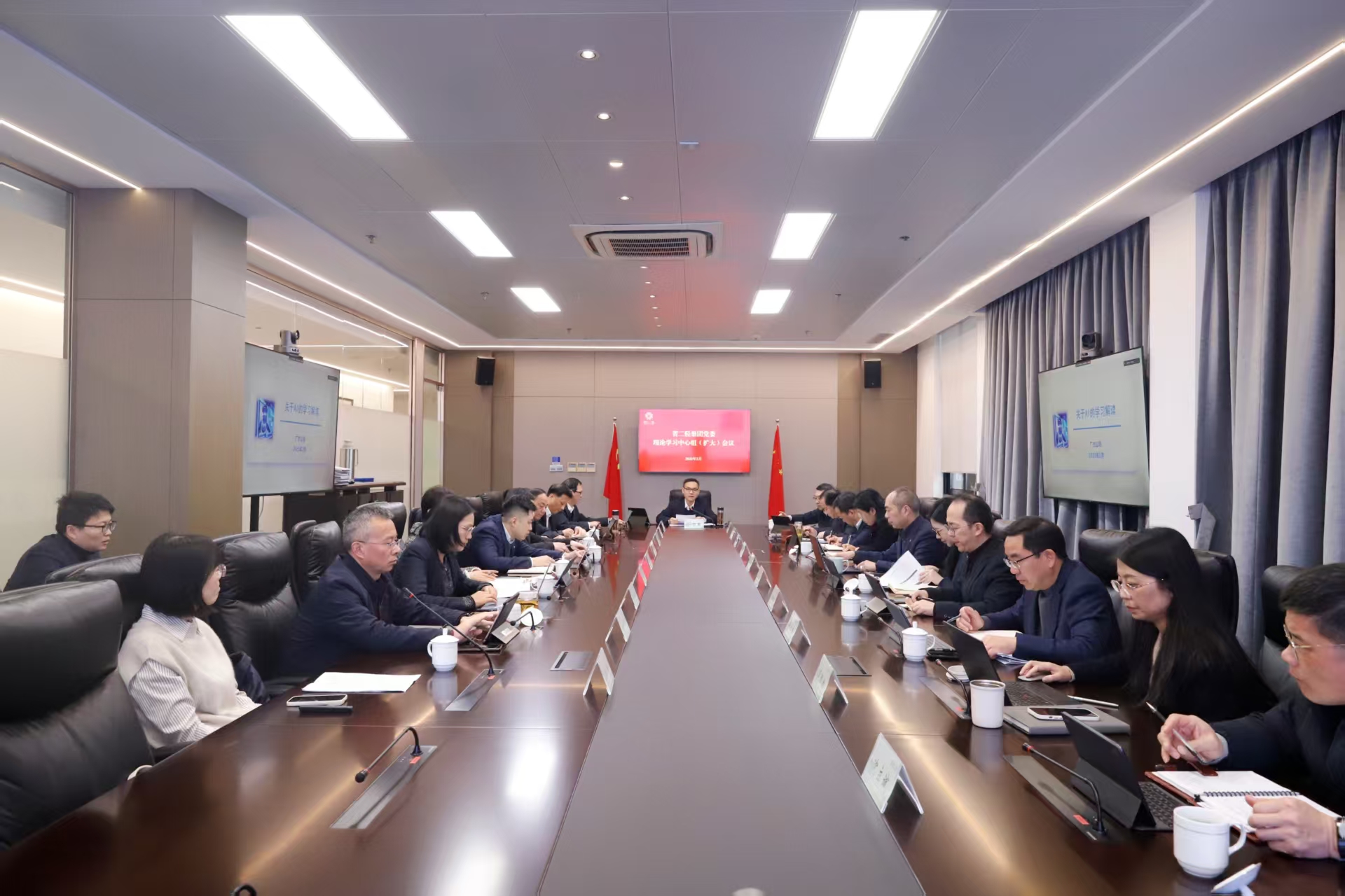 省二輕集團黨委理論學習中心組召開人工智能專題學習會
